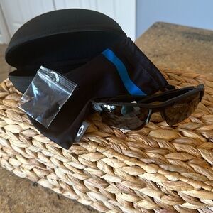 NWT OAKLEY THIN BLUE LINE OAKLEY ALL INCLUSIVE SUNGLASSES at